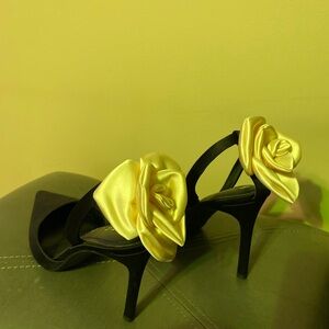 Gianni Bini Black Heels with Yellow Floral Detail